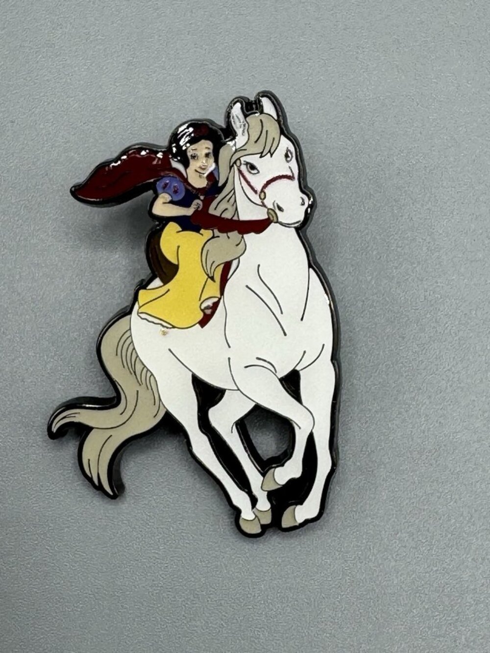 Disney Princess Horse Blind Pin Set Brave SNOW WHITE New Open Box